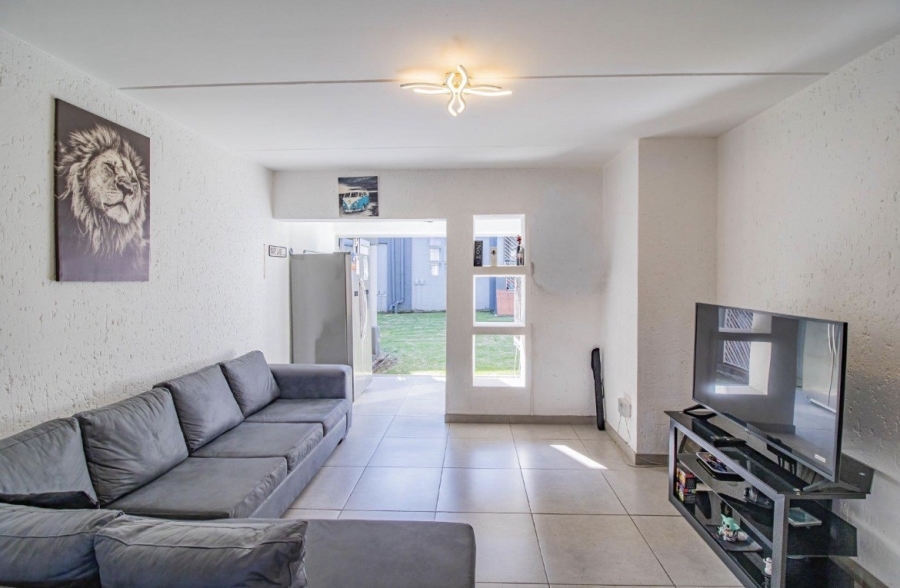 2 Bedroom Property for Sale in Mulbarton Gauteng