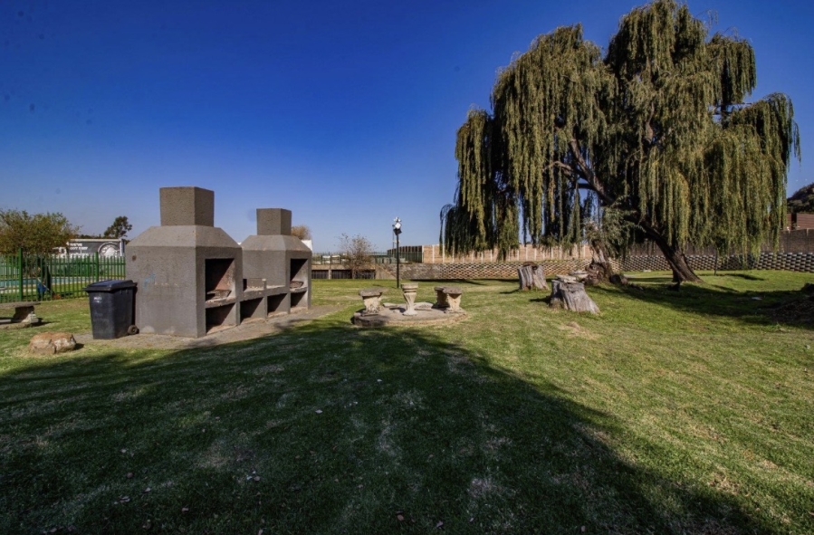 2 Bedroom Property for Sale in Mulbarton Gauteng