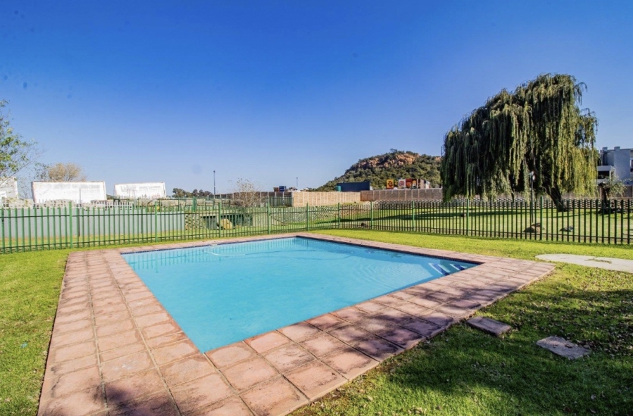 2 Bedroom Property for Sale in Mulbarton Gauteng