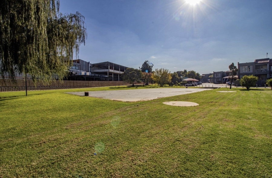 2 Bedroom Property for Sale in Mulbarton Gauteng
