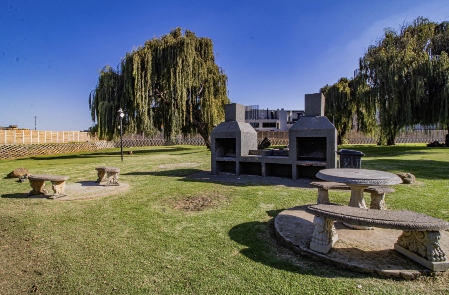 2 Bedroom Property for Sale in Mulbarton Gauteng
