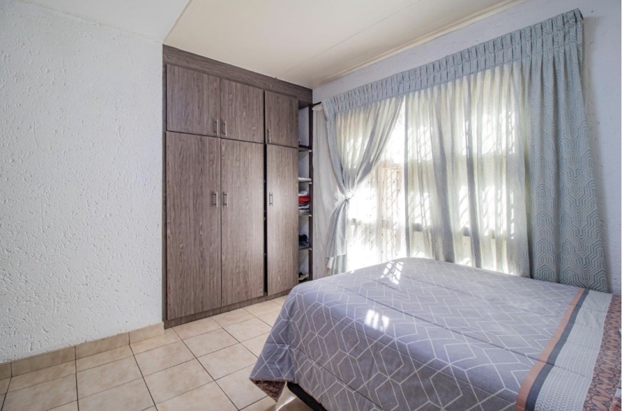 2 Bedroom Property for Sale in Mulbarton Gauteng