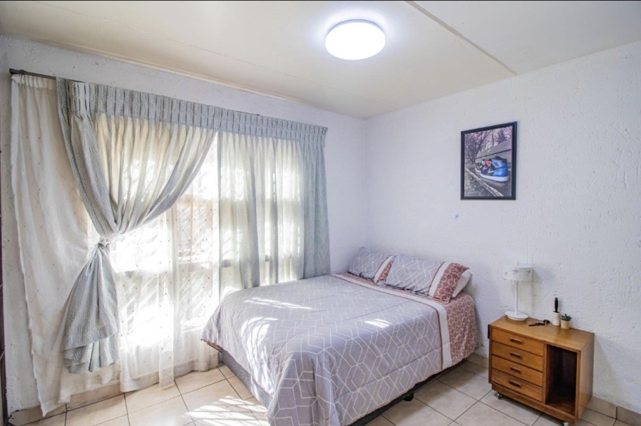 2 Bedroom Property for Sale in Mulbarton Gauteng
