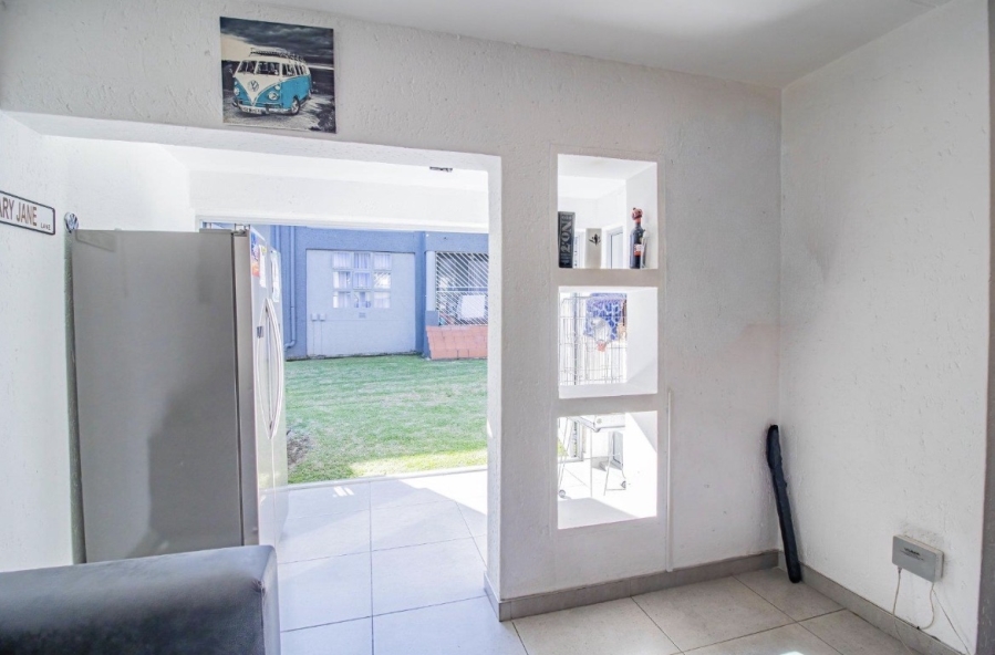 2 Bedroom Property for Sale in Mulbarton Gauteng
