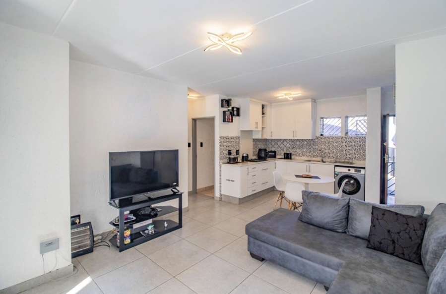 2 Bedroom Property for Sale in Mulbarton Gauteng