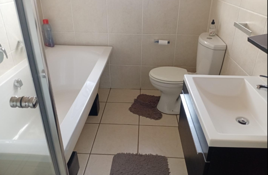 2 Bedroom Property for Sale in Gleneagles Gauteng