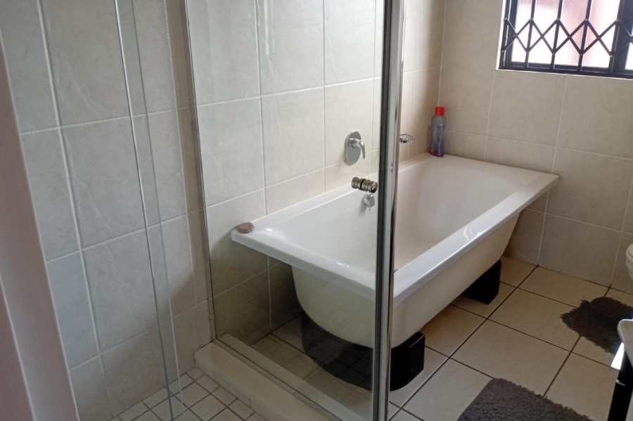 2 Bedroom Property for Sale in Gleneagles Gauteng
