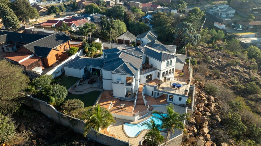 7 Bedroom Property for Sale in Ridgeway Gauteng
