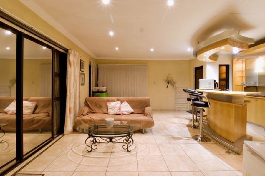 7 Bedroom Property for Sale in Ridgeway Gauteng