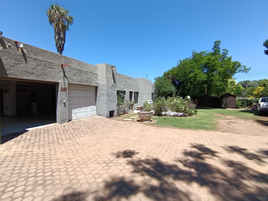 4 Bedroom Property for Sale in Brackendowns Gauteng