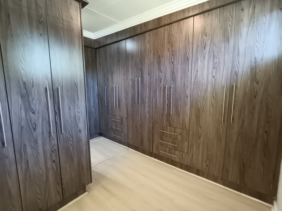 4 Bedroom Property for Sale in Brackendowns Gauteng