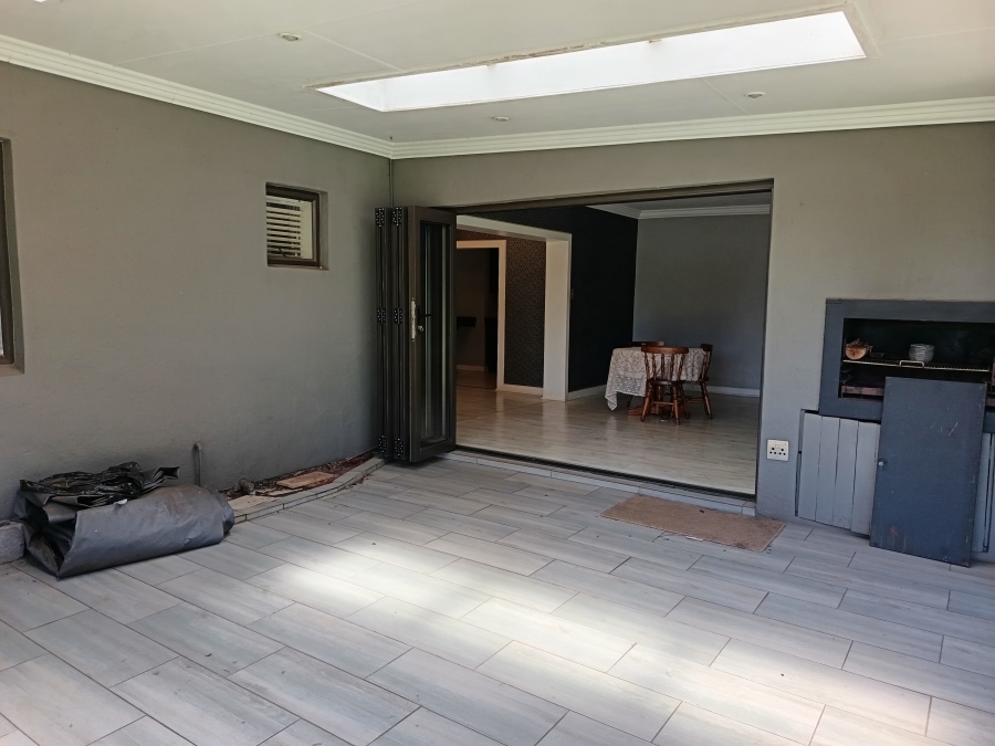 4 Bedroom Property for Sale in Brackendowns Gauteng