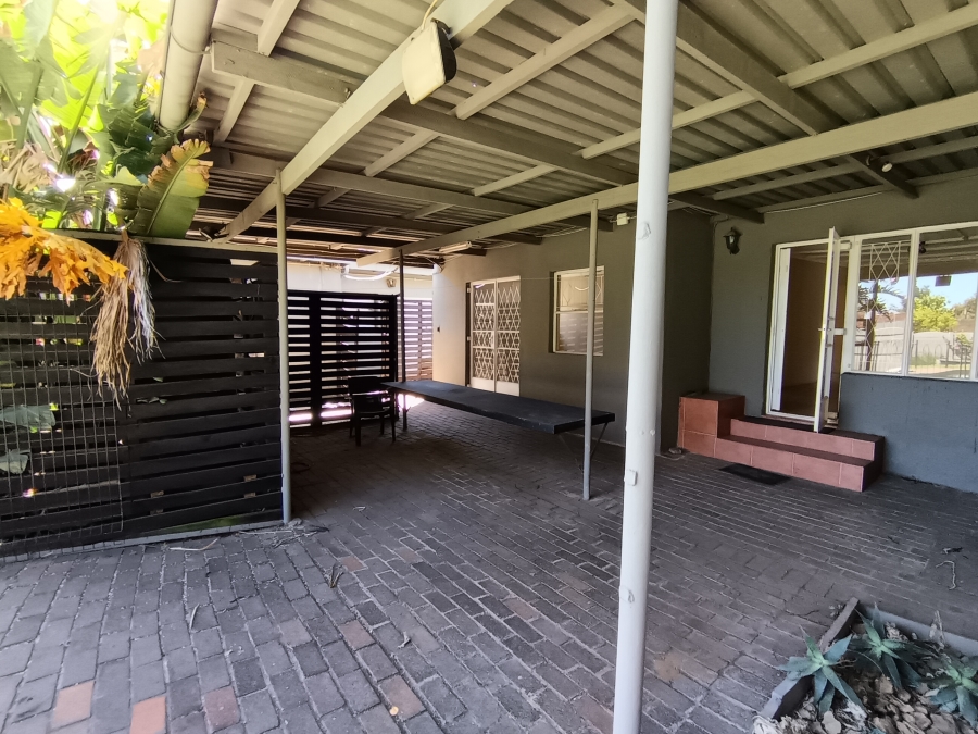 4 Bedroom Property for Sale in Brackendowns Gauteng