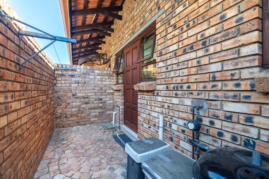 2 Bedroom Property for Sale in North Riding AH Gauteng