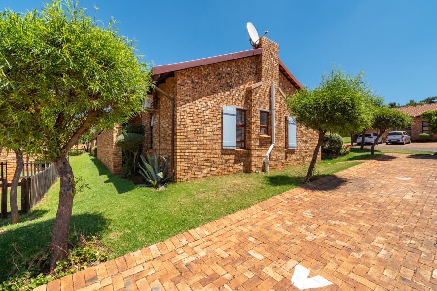 2 Bedroom Property for Sale in North Riding AH Gauteng