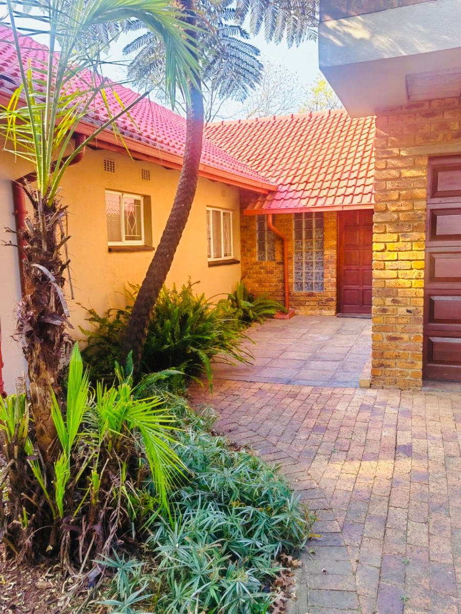 To Let 4 Bedroom Property for Rent in Van Riebeeck Park Gauteng