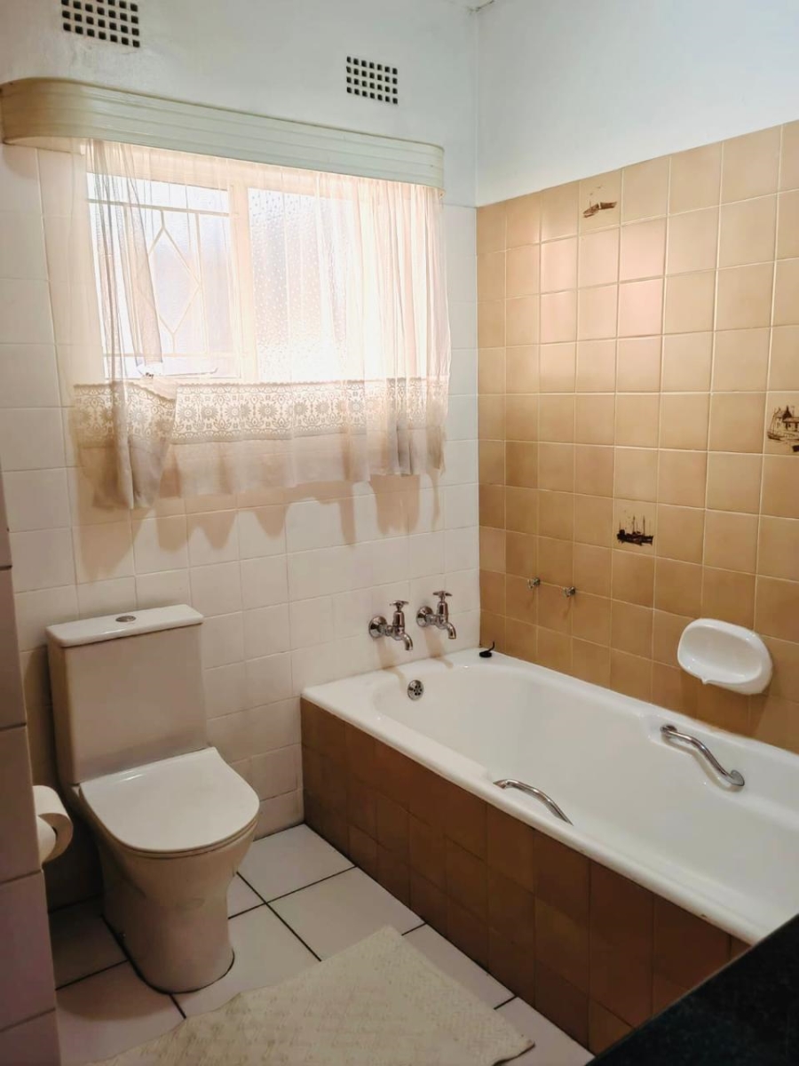 To Let 4 Bedroom Property for Rent in Van Riebeeck Park Gauteng