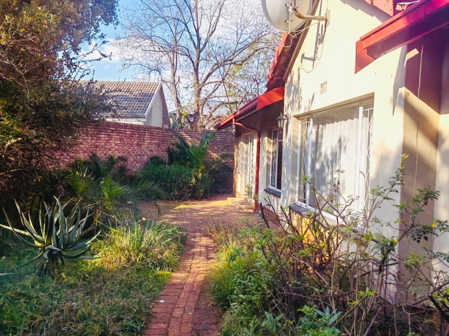 To Let 4 Bedroom Property for Rent in Van Riebeeck Park Gauteng