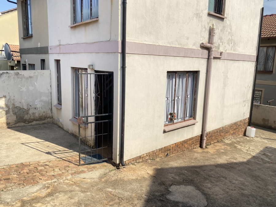 2 Bedroom Property for Sale in Lotus Gardens Gauteng