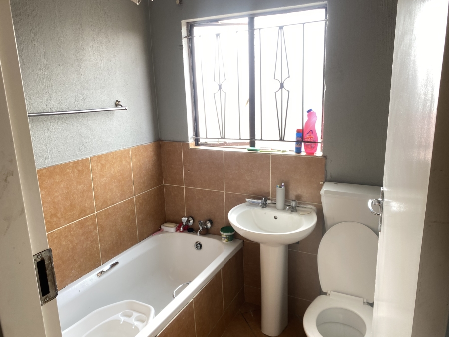 2 Bedroom Property for Sale in Lotus Gardens Gauteng