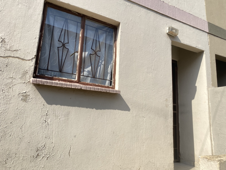 2 Bedroom Property for Sale in Lotus Gardens Gauteng