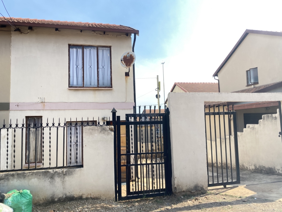 2 Bedroom Property for Sale in Lotus Gardens Gauteng