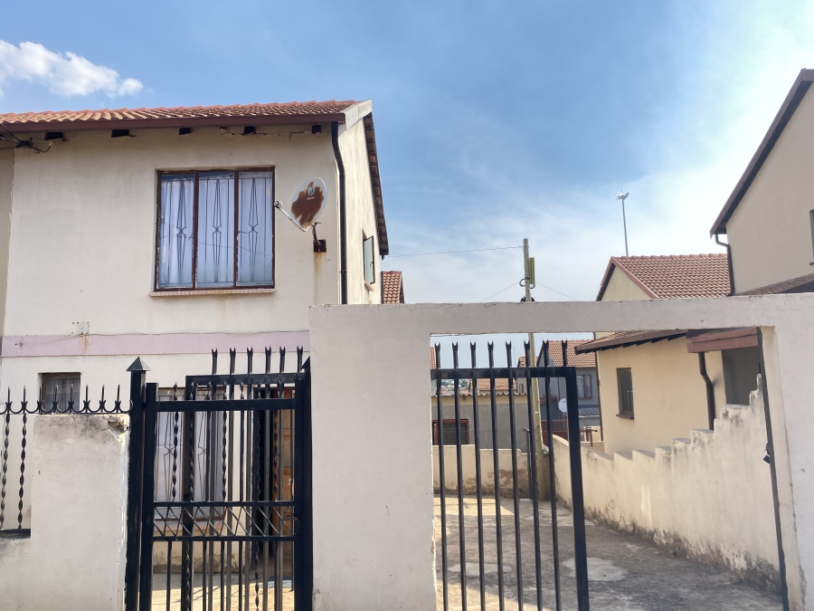 2 Bedroom Property for Sale in Lotus Gardens Gauteng