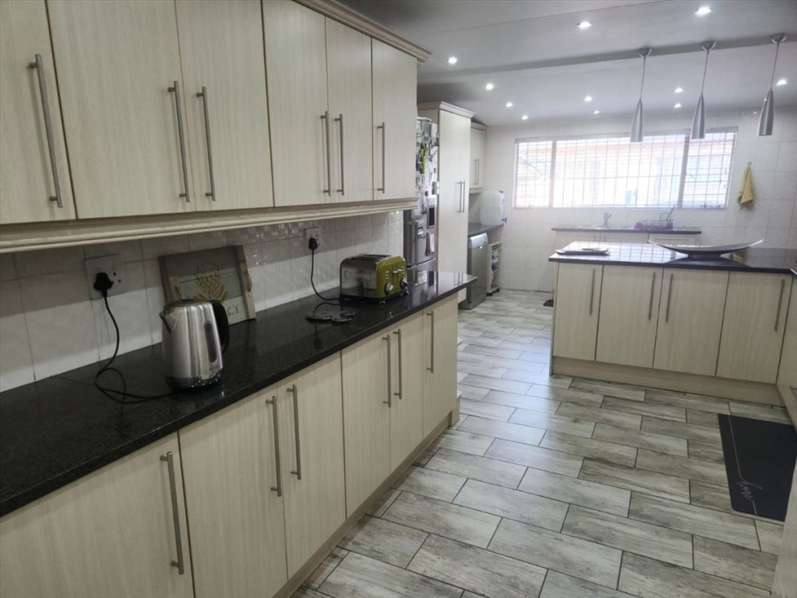 4 Bedroom Property for Sale in Van Riebeeck Park Gauteng