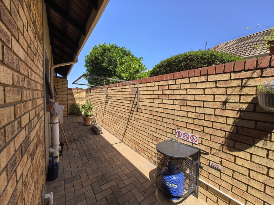 2 Bedroom Property for Sale in Olivedale Gauteng