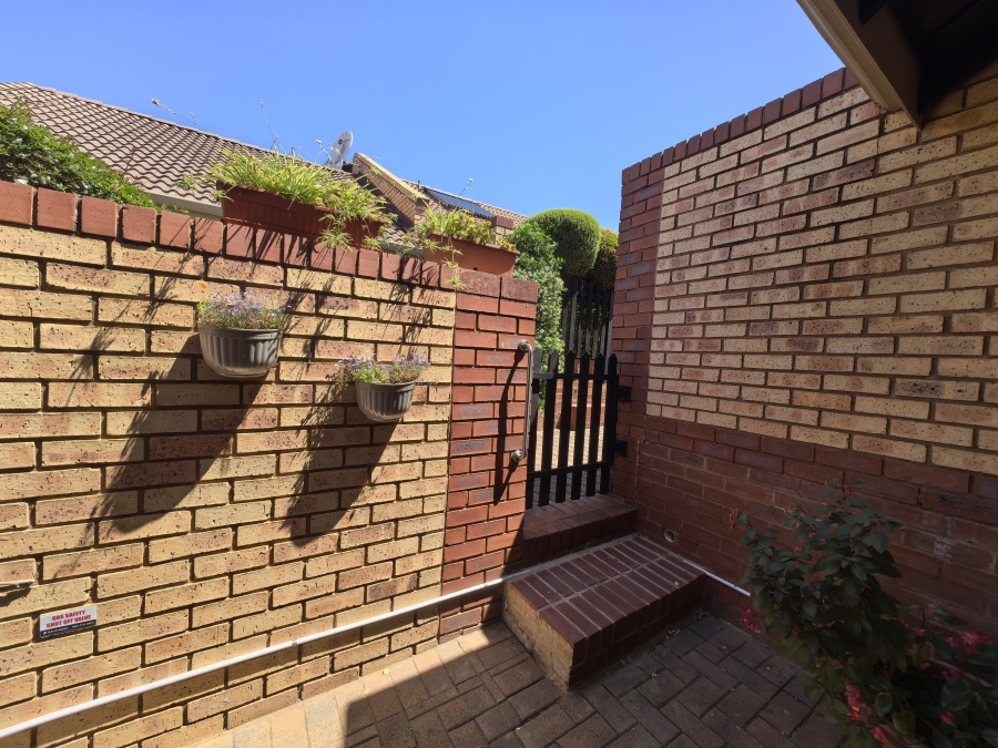 2 Bedroom Property for Sale in Olivedale Gauteng
