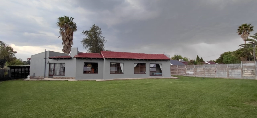 To Let 3 Bedroom Property for Rent in Roodekop Gauteng