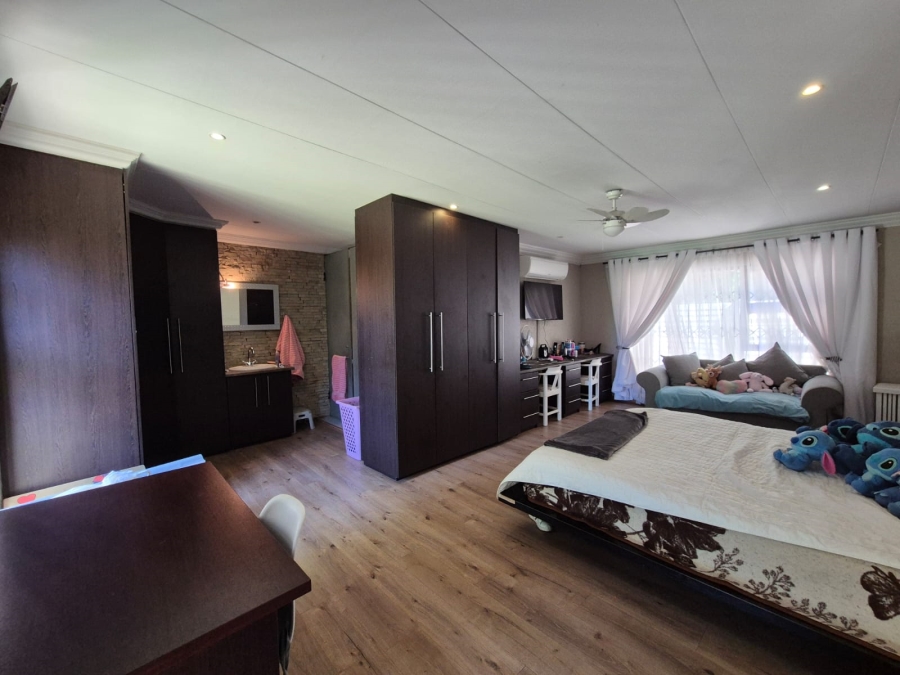 4 Bedroom Property for Sale in Vanderbijlpark SW 5 Gauteng