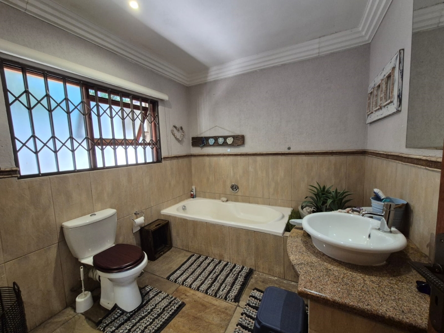 4 Bedroom Property for Sale in Vanderbijlpark SW 5 Gauteng