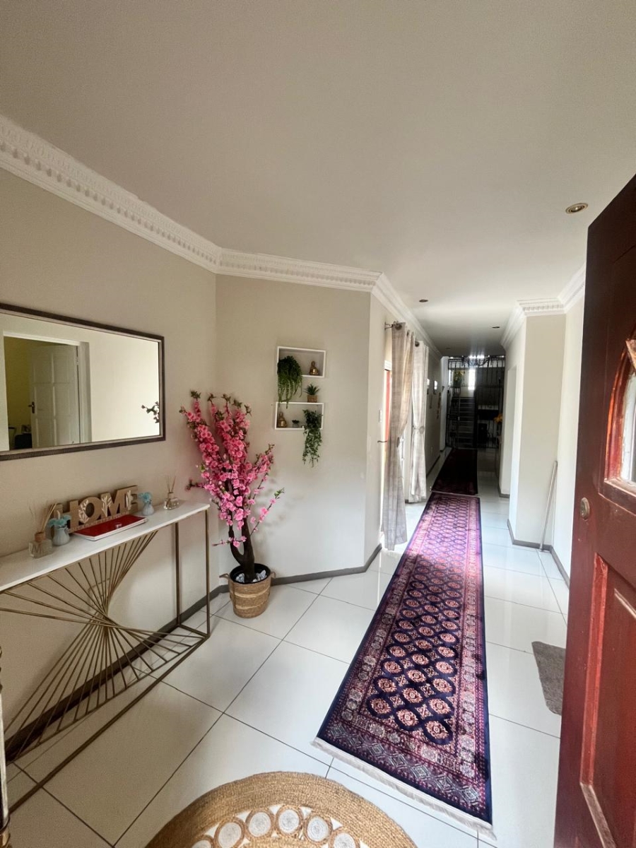 To Let 4 Bedroom Property for Rent in Faerie Glen Gauteng