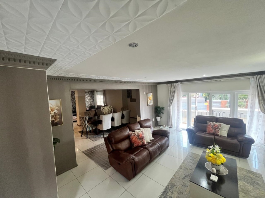To Let 4 Bedroom Property for Rent in Faerie Glen Gauteng