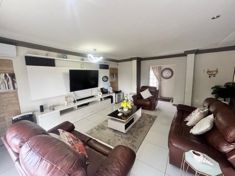 To Let 4 Bedroom Property for Rent in Faerie Glen Gauteng