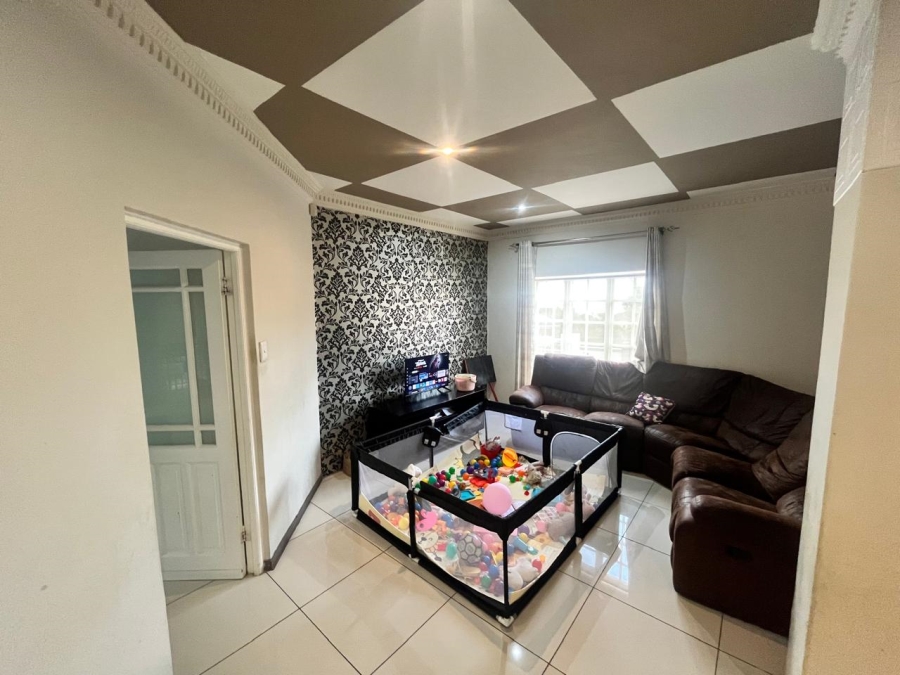 To Let 4 Bedroom Property for Rent in Faerie Glen Gauteng