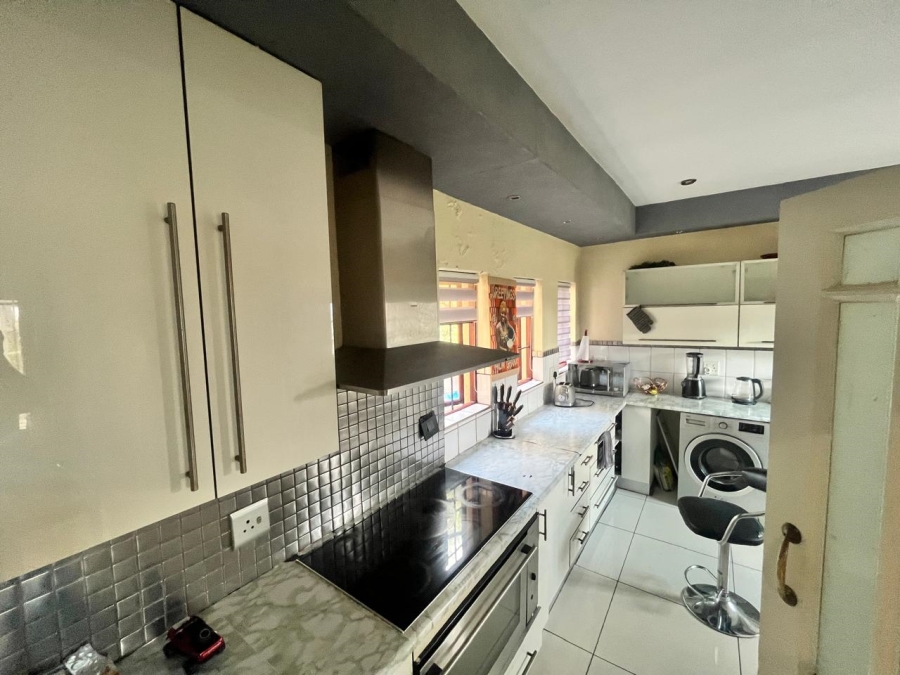 To Let 4 Bedroom Property for Rent in Faerie Glen Gauteng