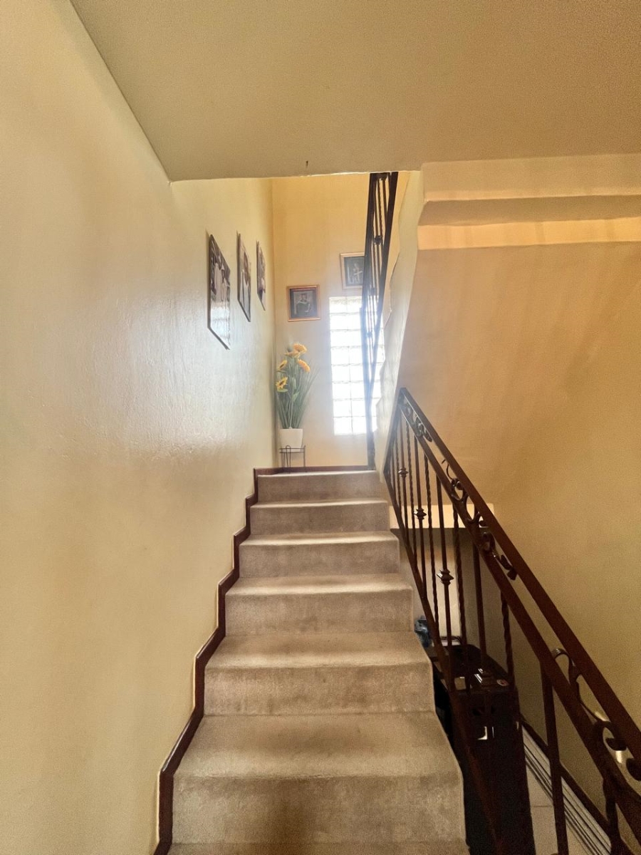 To Let 4 Bedroom Property for Rent in Faerie Glen Gauteng