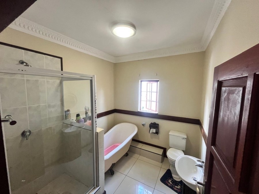 To Let 4 Bedroom Property for Rent in Faerie Glen Gauteng