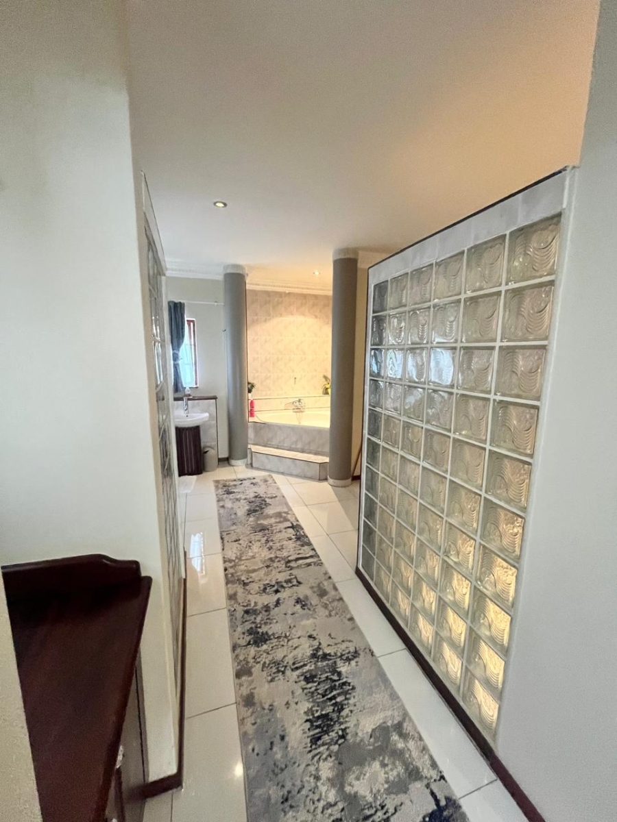 To Let 4 Bedroom Property for Rent in Faerie Glen Gauteng