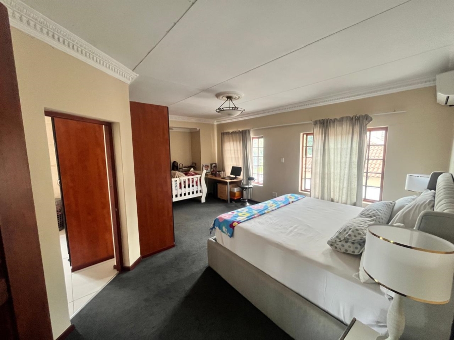 To Let 4 Bedroom Property for Rent in Faerie Glen Gauteng