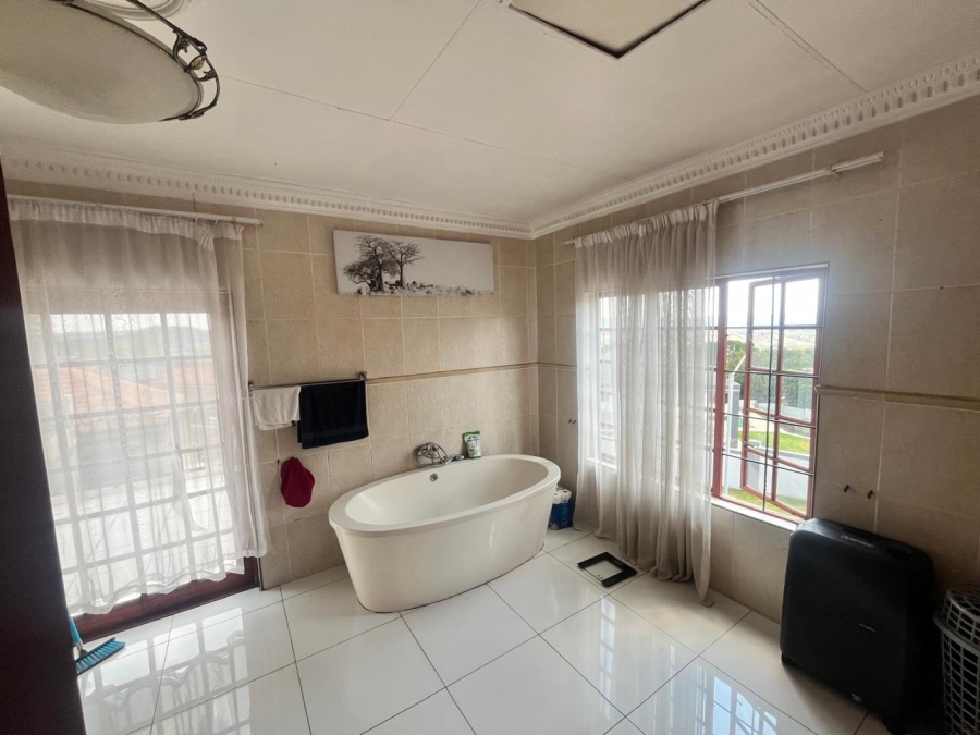 To Let 4 Bedroom Property for Rent in Faerie Glen Gauteng