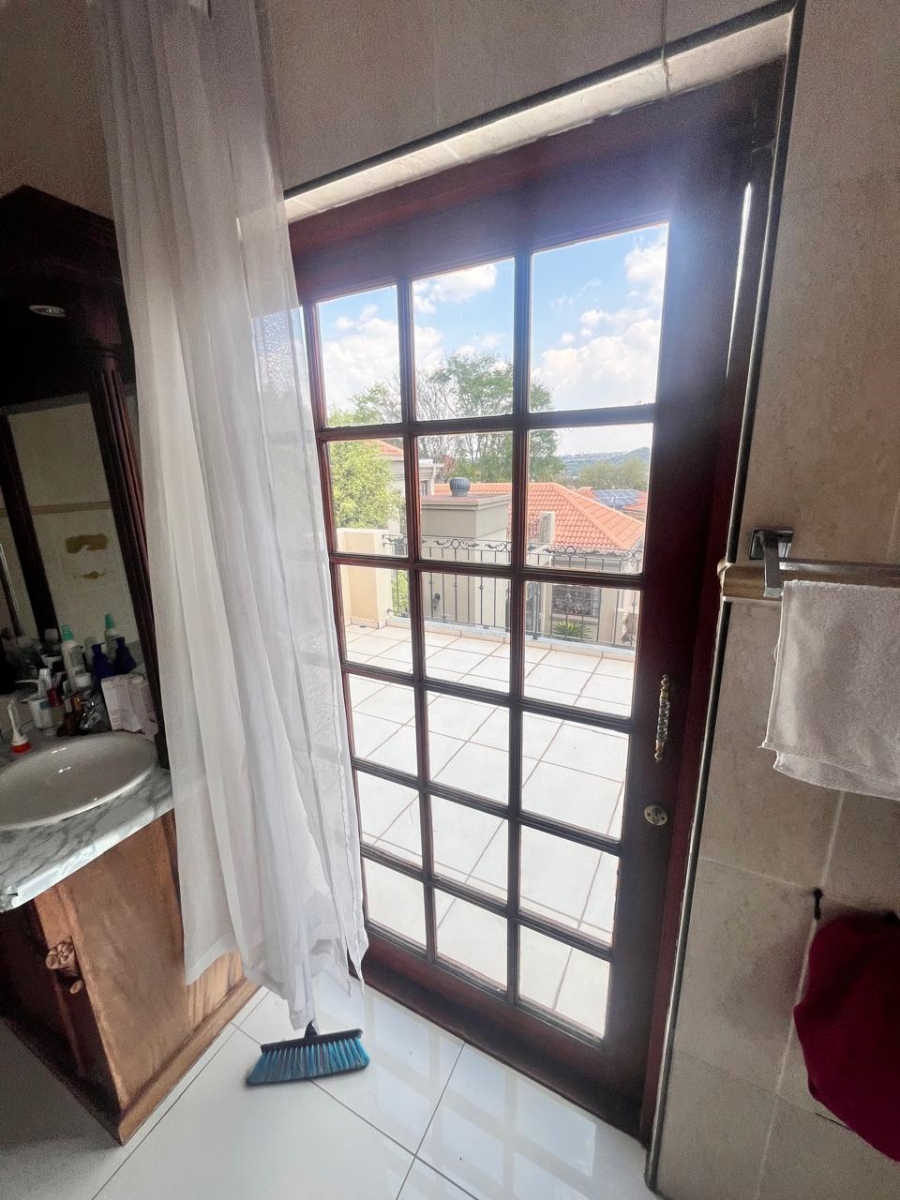 To Let 4 Bedroom Property for Rent in Faerie Glen Gauteng