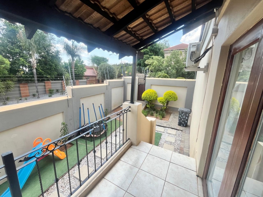 To Let 4 Bedroom Property for Rent in Faerie Glen Gauteng
