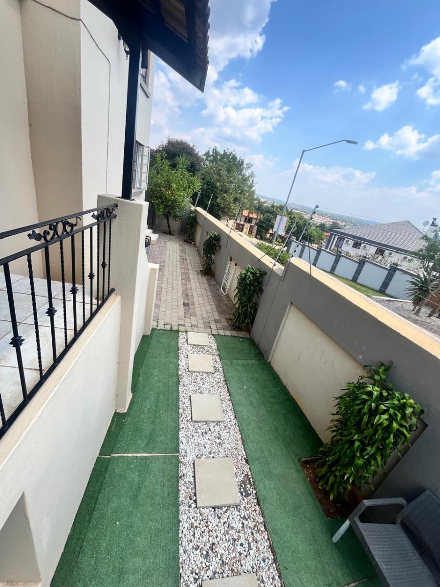 To Let 4 Bedroom Property for Rent in Faerie Glen Gauteng