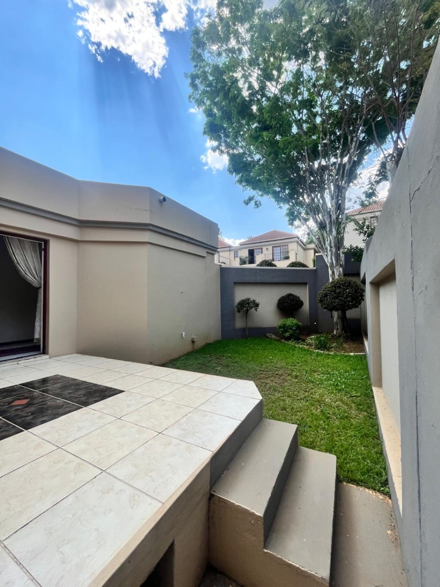 To Let 4 Bedroom Property for Rent in Faerie Glen Gauteng