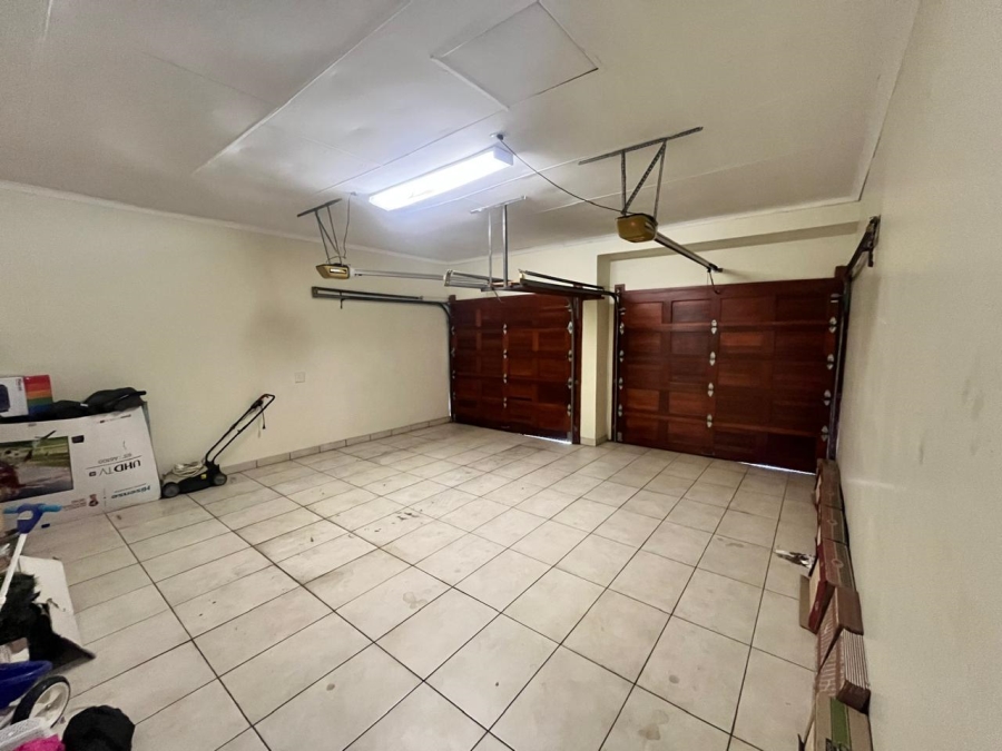 To Let 4 Bedroom Property for Rent in Faerie Glen Gauteng