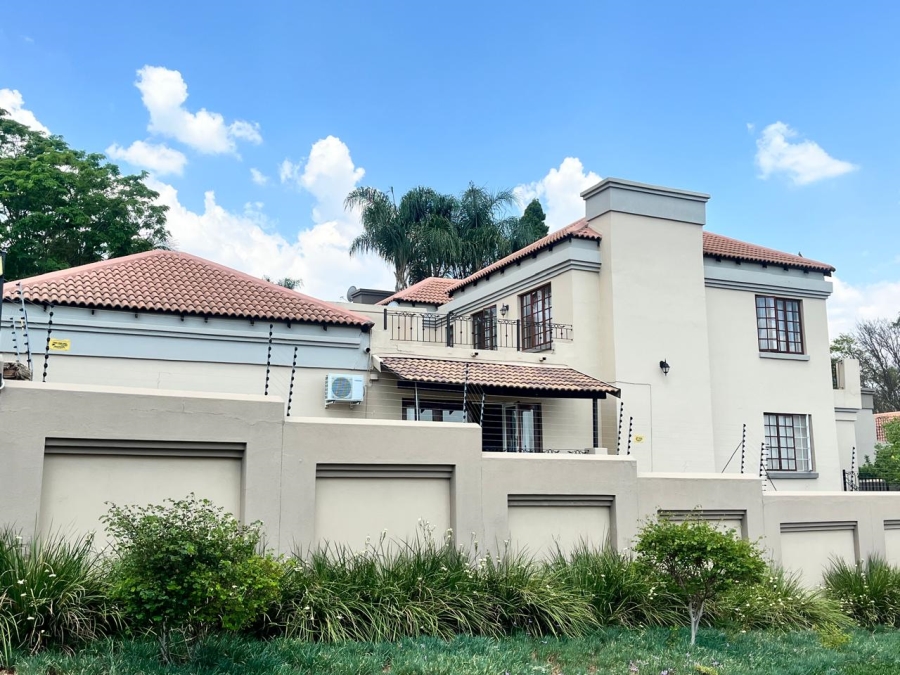To Let 4 Bedroom Property for Rent in Faerie Glen Gauteng