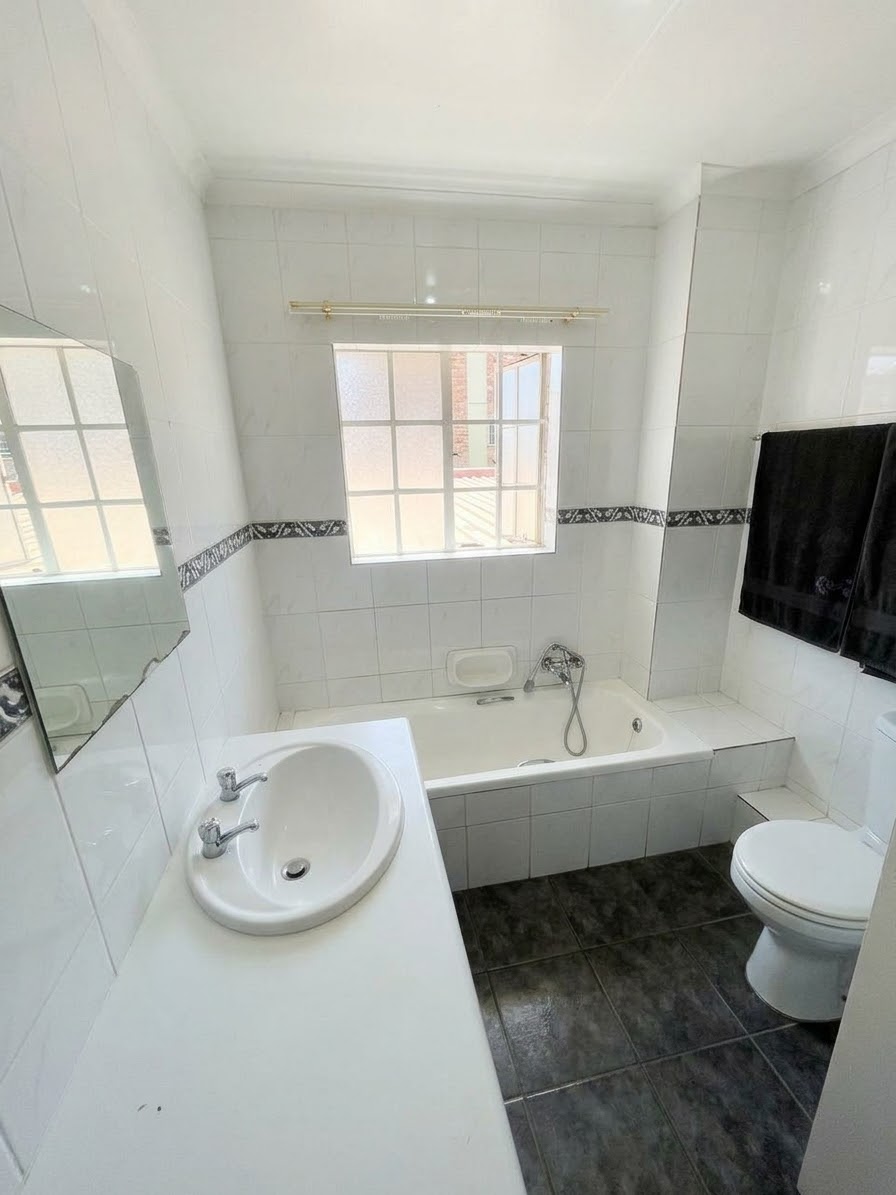 To Let 2 Bedroom Property for Rent in Erasmuskloof Gauteng
